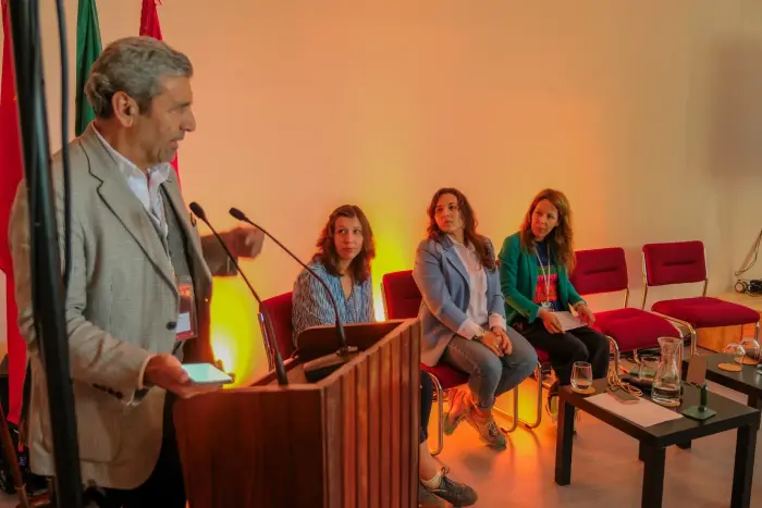 Painel de comunicações no I Congresso, Almada 2026